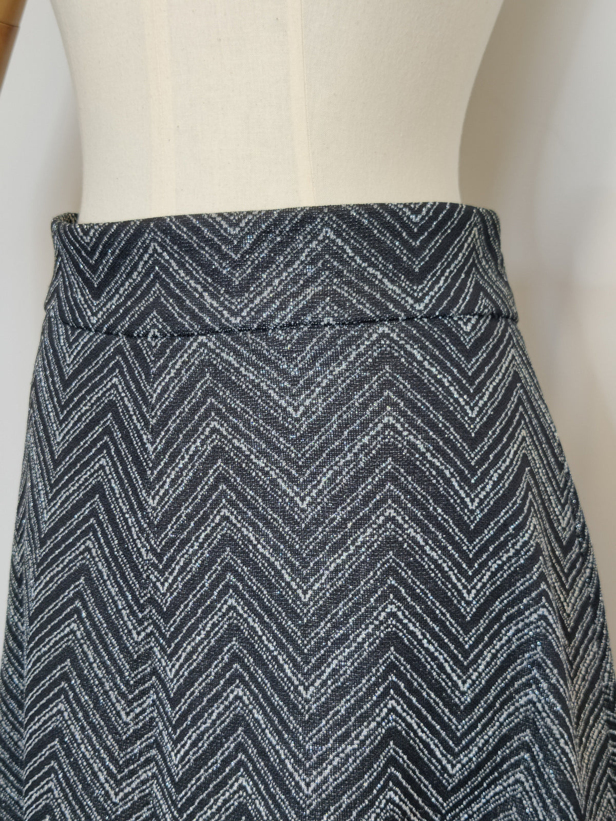 Vintage 1970s Silver & Black Chevron Striped Lurex Skirt