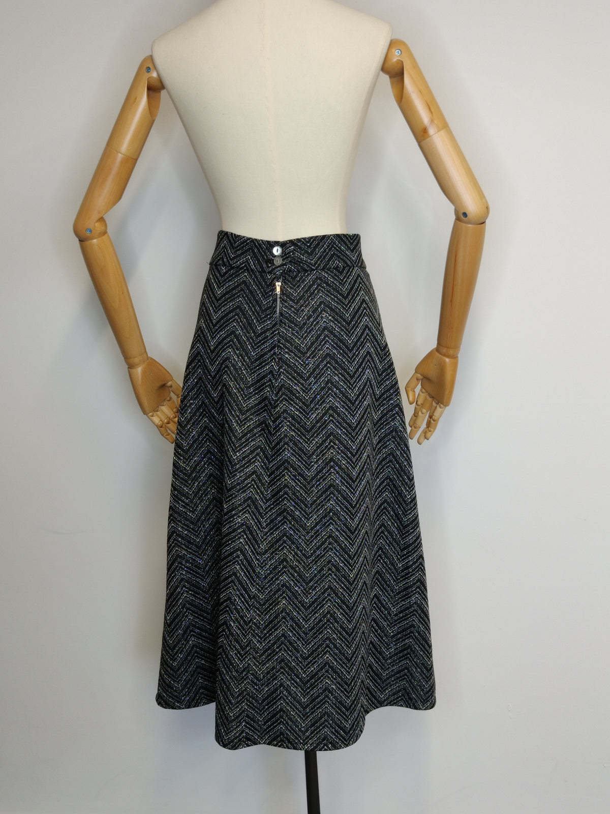Vintage 1970s Silver & Black Chevron Striped Lurex Skirt