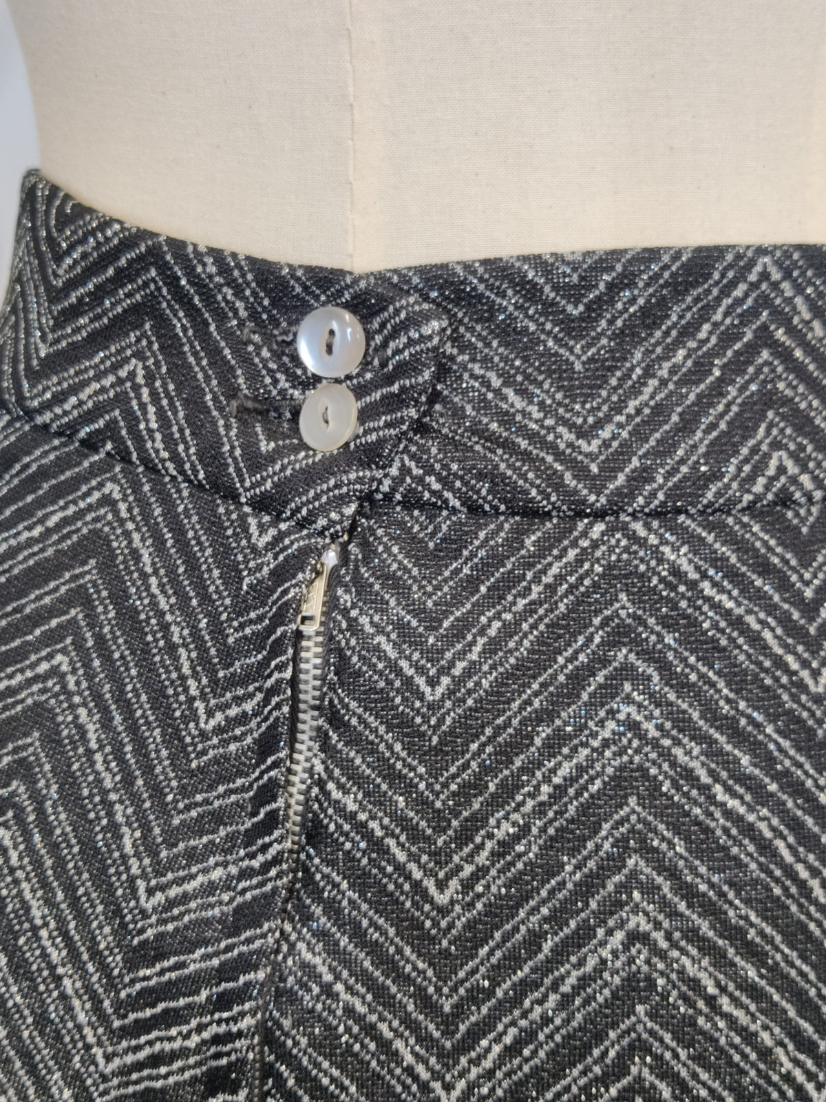 Vintage 1970s Silver & Black Chevron Striped Lurex Skirt