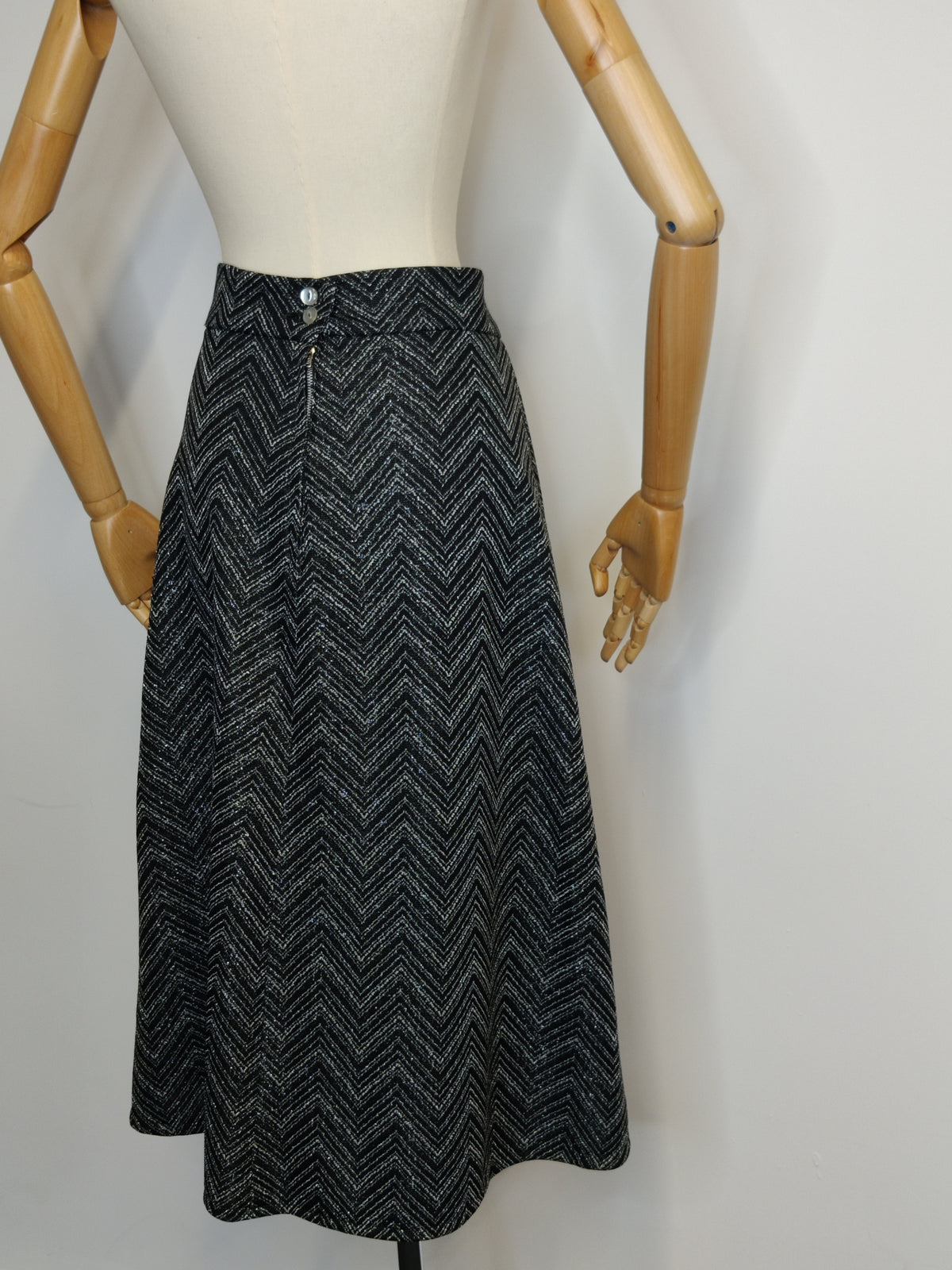 Vintage 1970s Silver & Black Chevron Striped Lurex Skirt