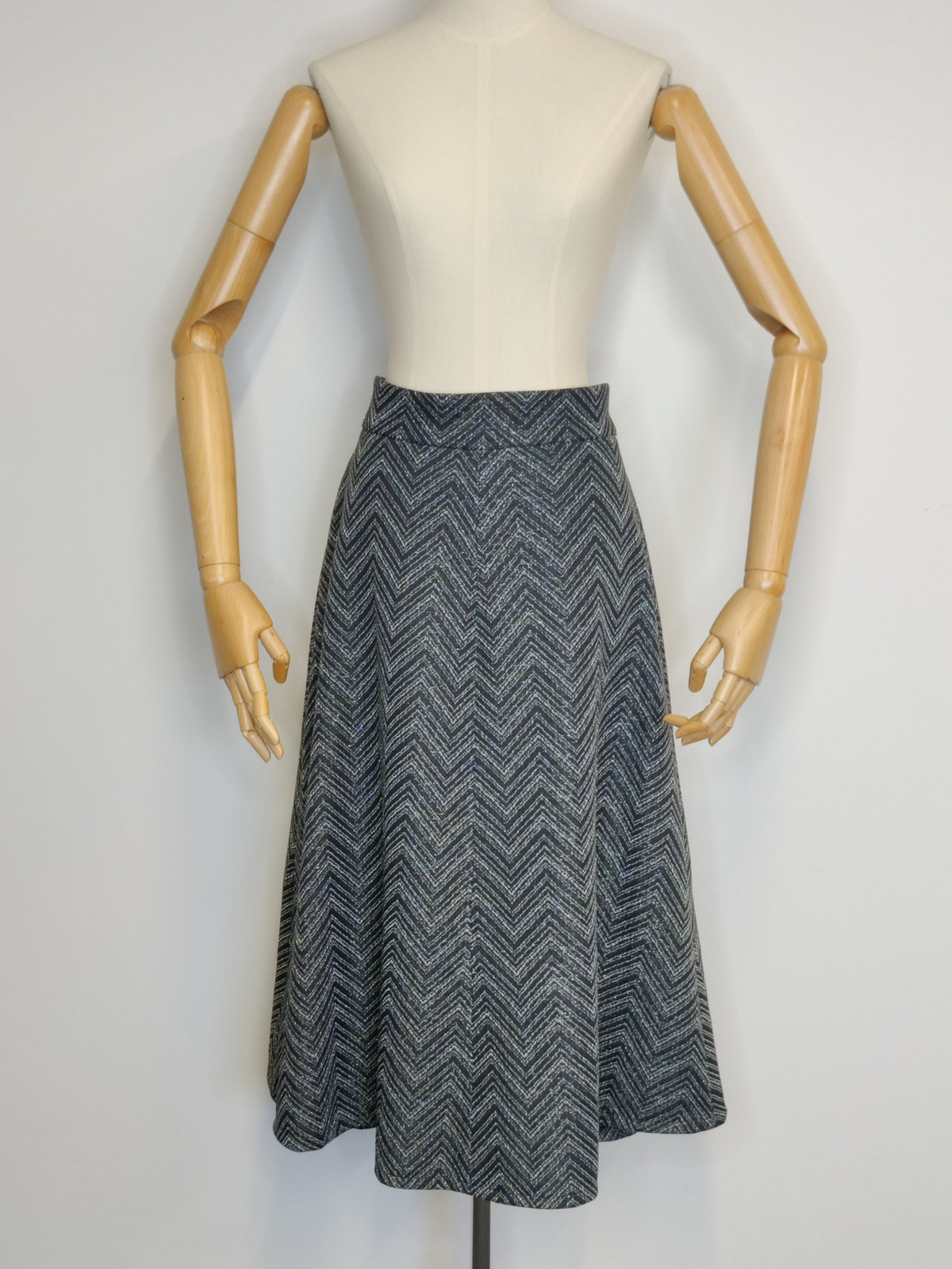 Vintage 1970s Silver & Black Chevron Striped Lurex Skirt