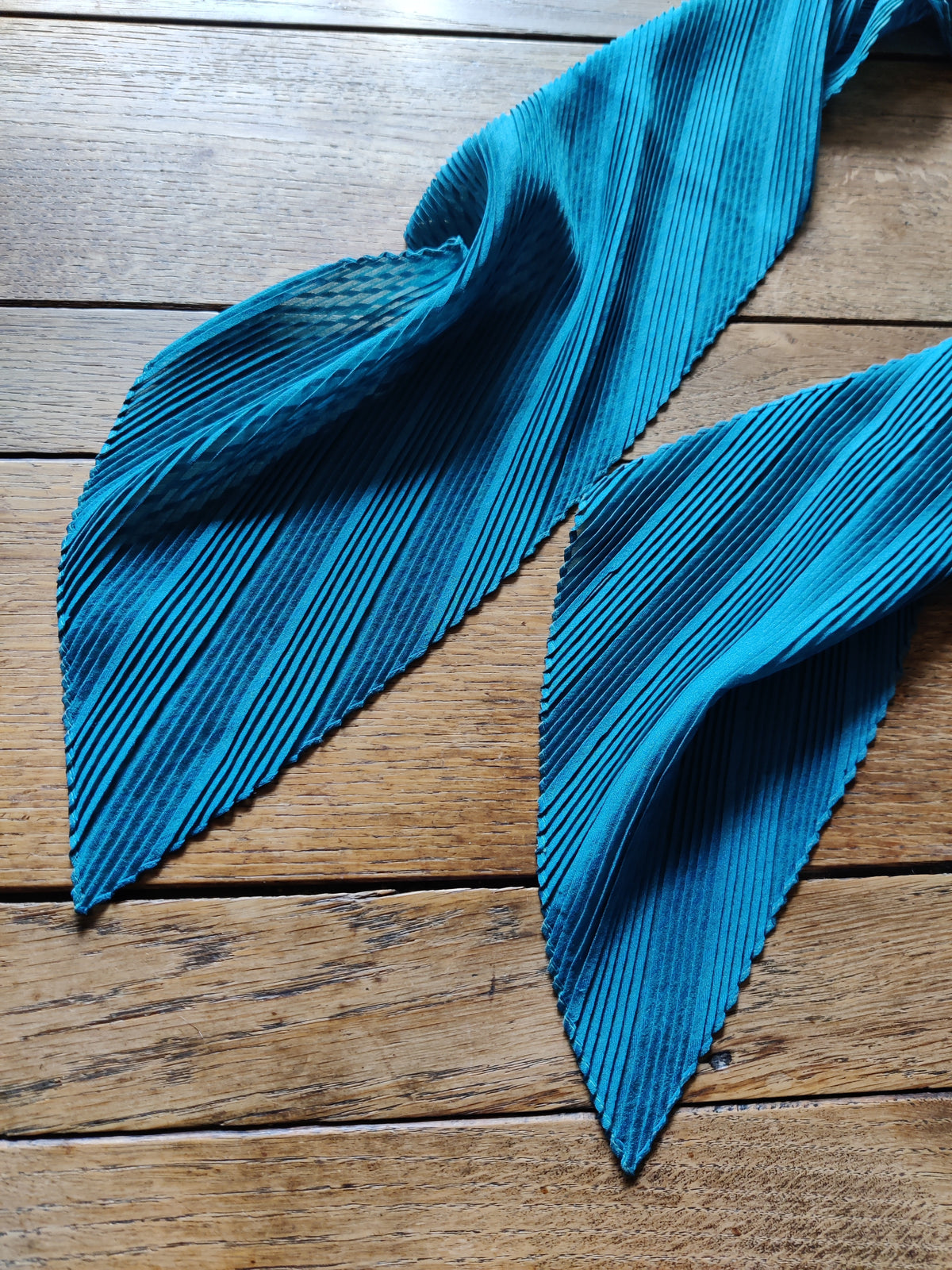 Vintage 1970s Teal Accordion Plissé Long Scarf
