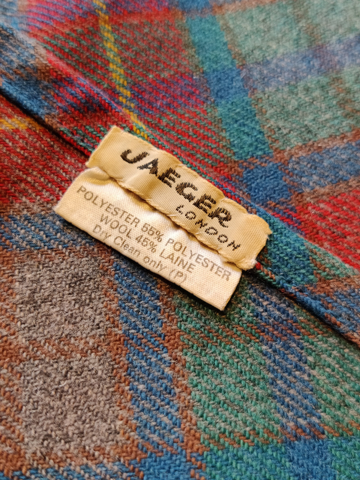 Vintage JAEGER London Pure Wool Tartan Shawl – MacIntyre Ancient
