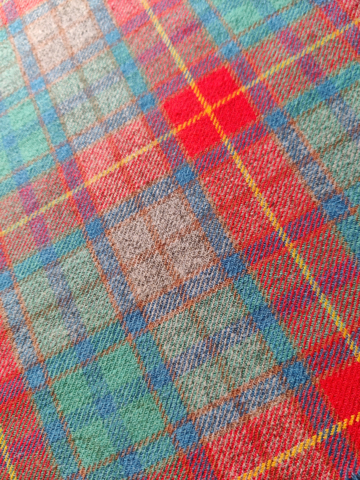 Vintage JAEGER London Pure Wool Tartan Shawl – MacIntyre Ancient