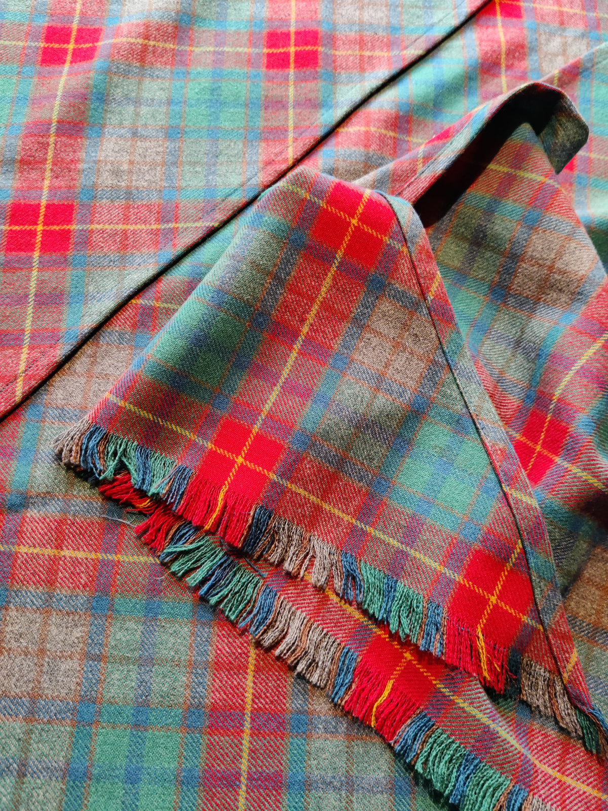 Vintage JAEGER London Pure Wool Tartan Shawl – MacIntyre Ancient
