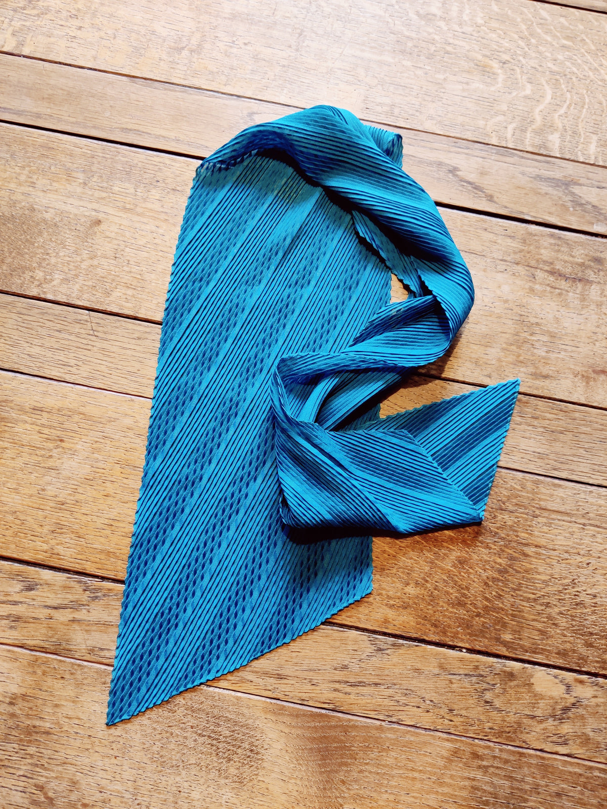 Vintage 1970s Teal Accordion Plissé Long Scarf