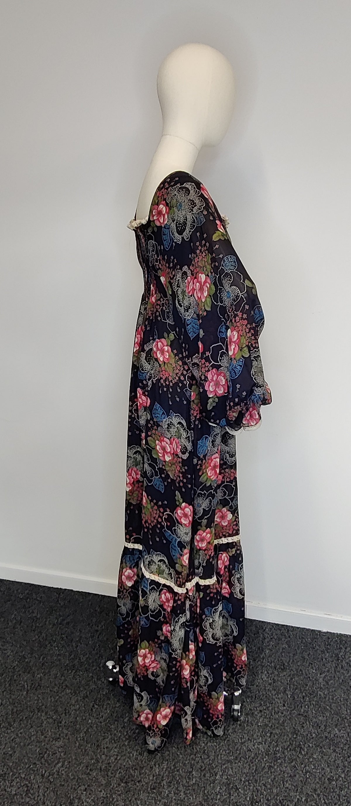 Vintage 1970s Fiona Dresses Floral Prairie Maxi Dress