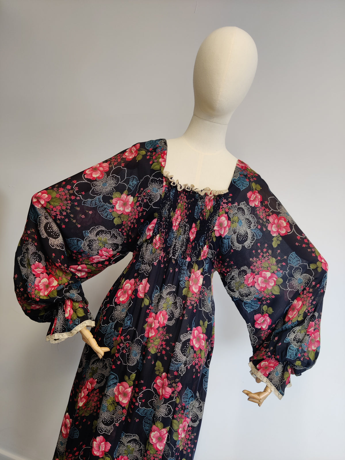 Vintage 1970s Fiona Dresses Floral Prairie Maxi Dress