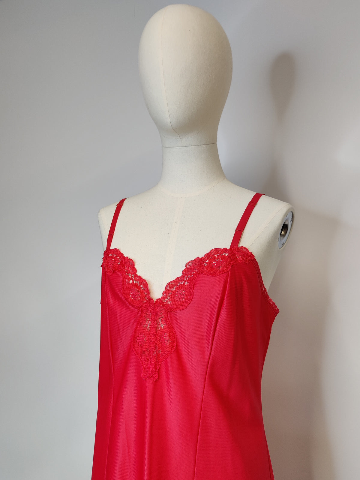 1960s Coral Red Slip