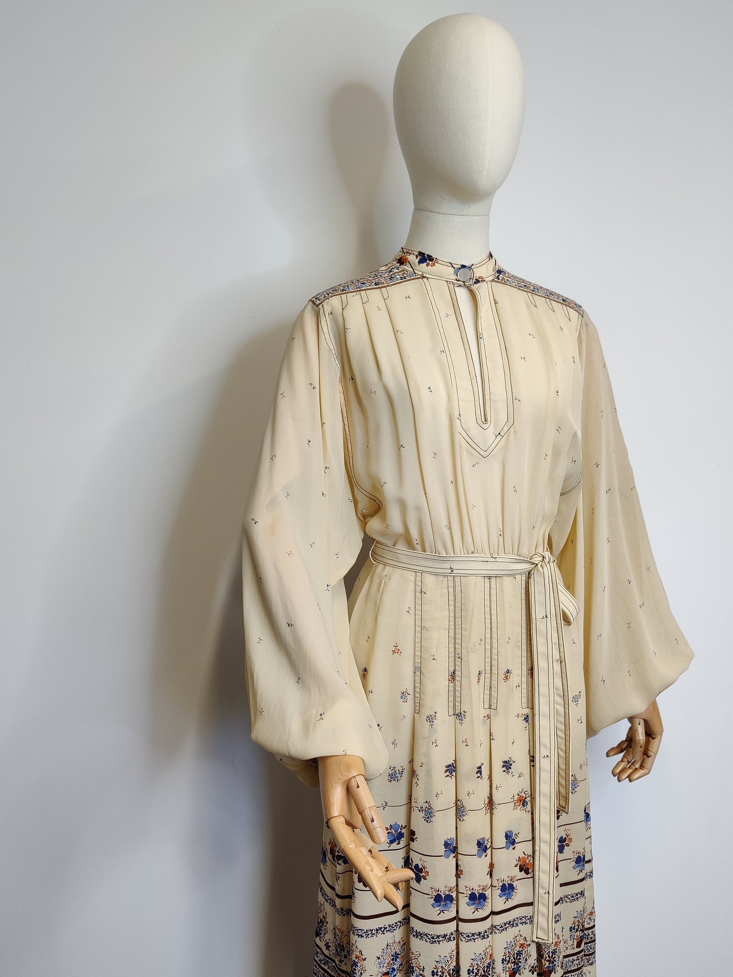 Jean Varon 'A Tisket A Tasket' 1970s Dress