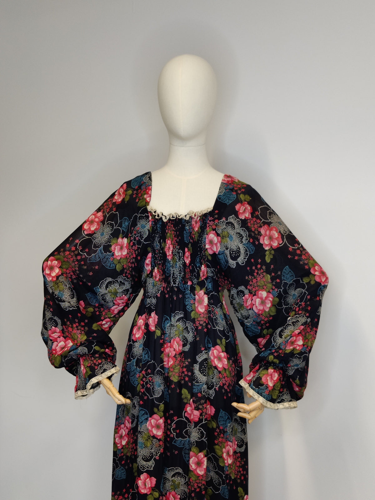 Vintage 1970s Fiona Dresses Floral Prairie Maxi Dress