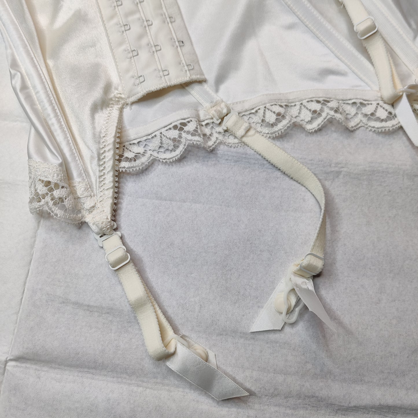 1980s Silhouette White/Off White Corset