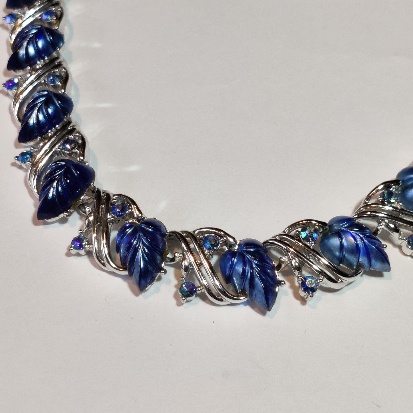 1960s Leaves Necklace