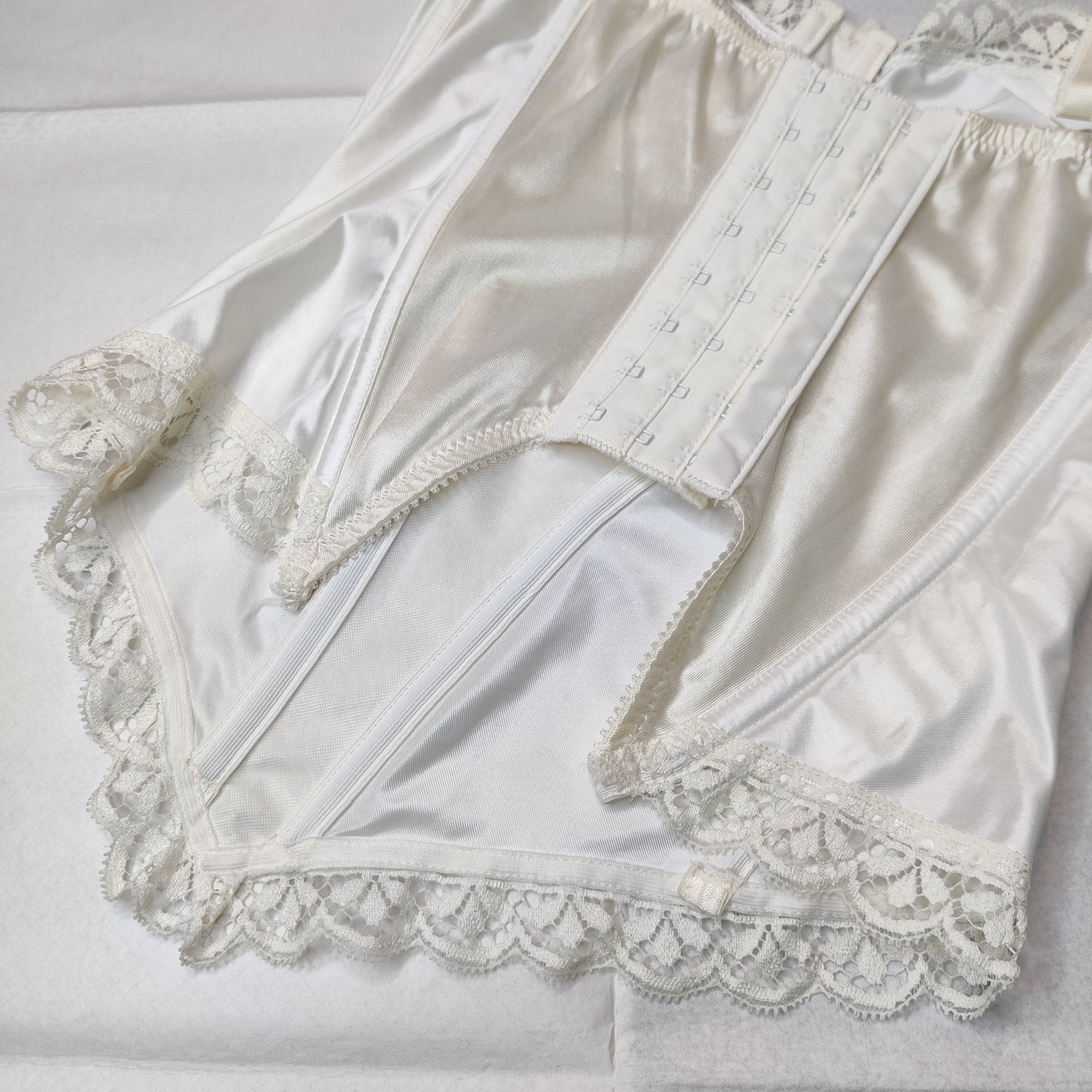 1980s Silhouette White/Off White Corset
