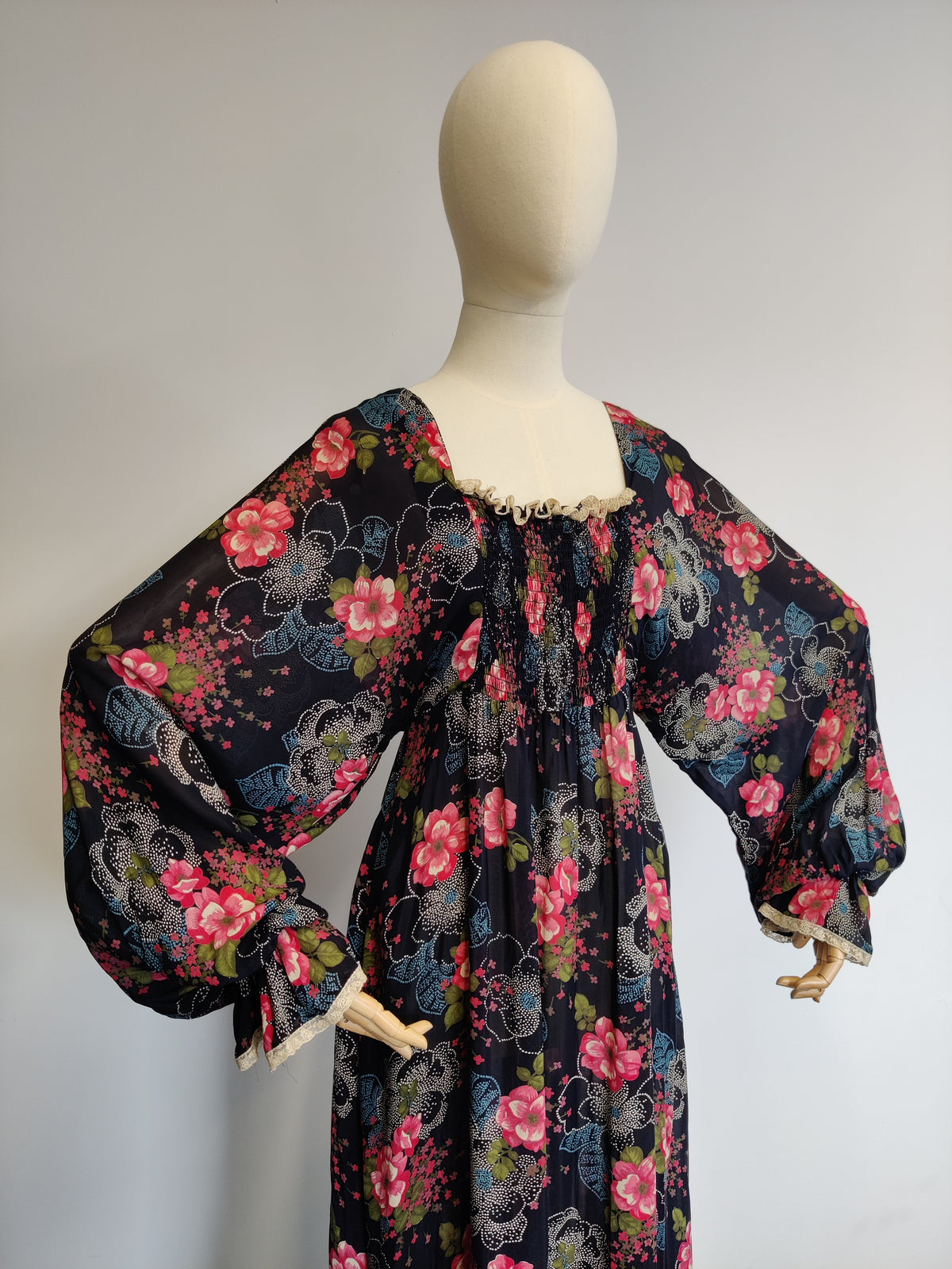 Vintage 1970s Fiona Dresses Floral Prairie Maxi Dress