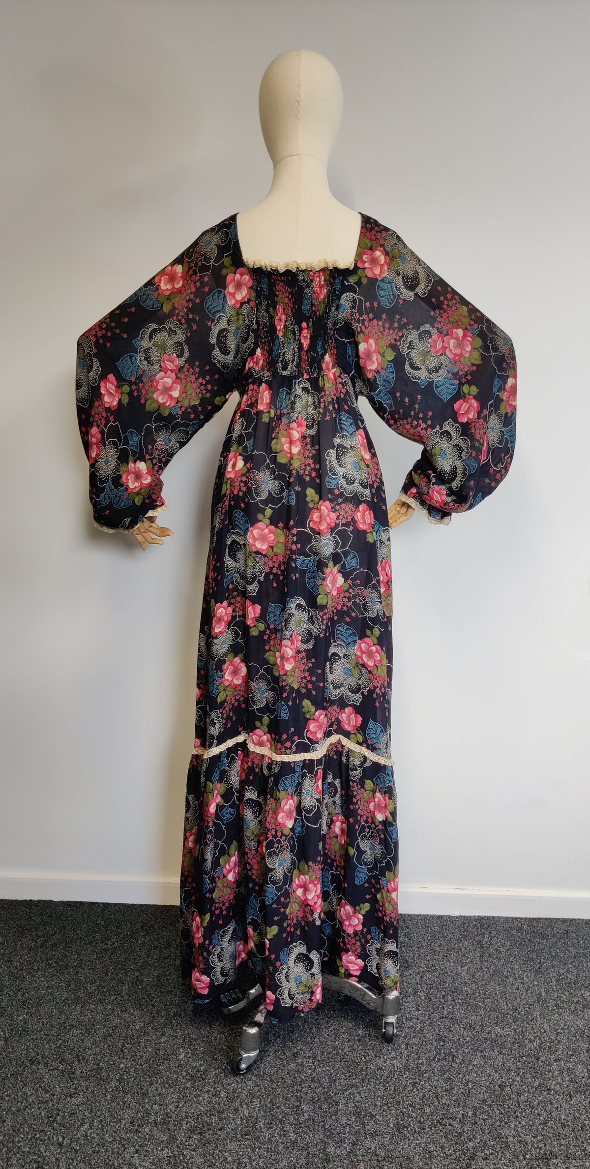 Vintage 1970s Fiona Dresses Floral Prairie Maxi Dress