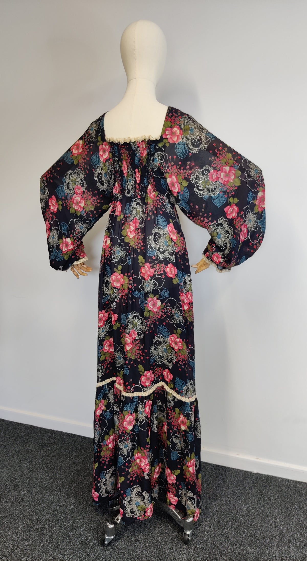 Vintage 1970s Fiona Dresses Floral Prairie Maxi Dress
