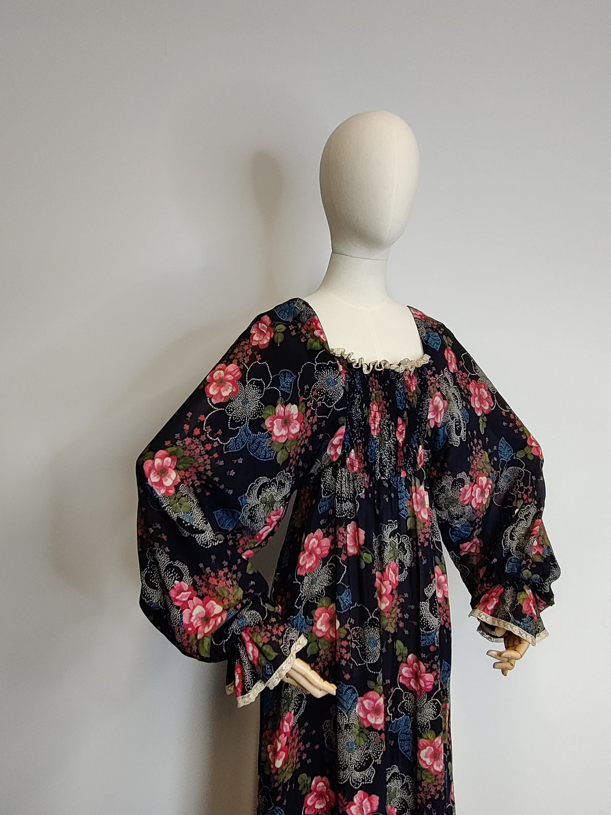 Vintage 1970s Fiona Dresses Floral Prairie Maxi Dress
