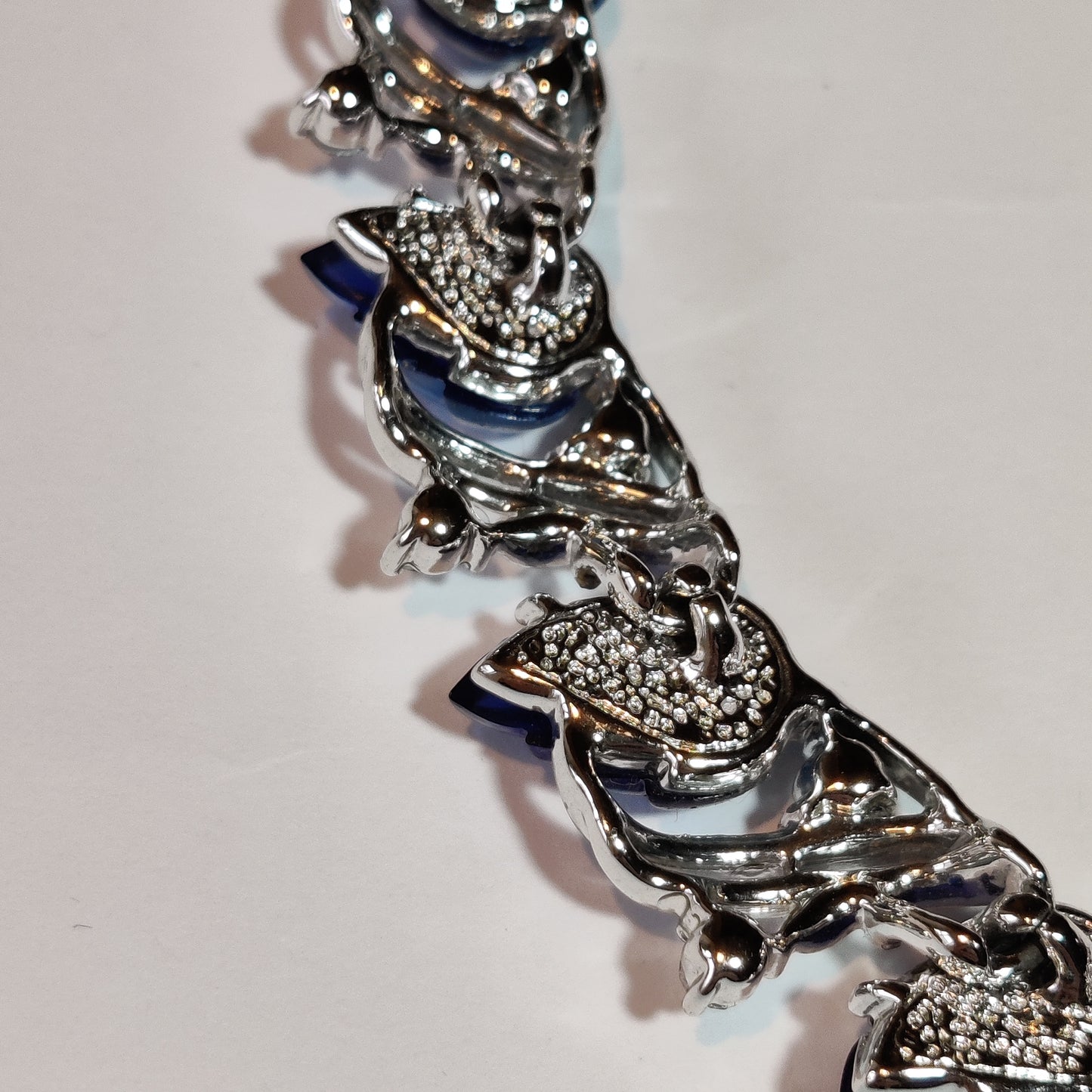 1960s Leaves Necklace