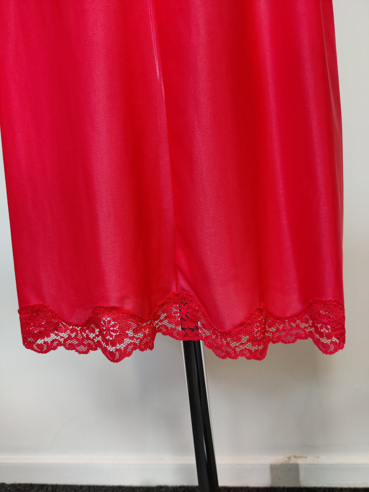 1960s Coral Red Slip