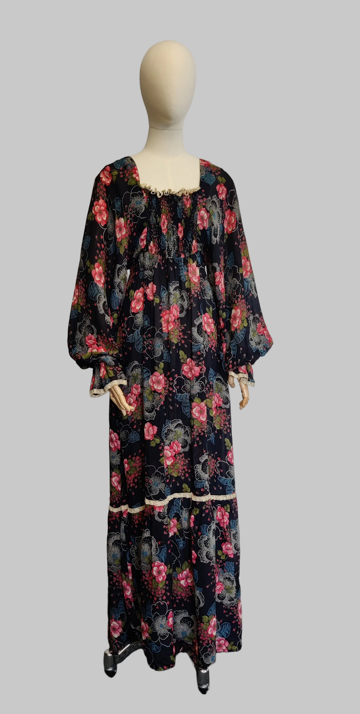 Vintage 1970s Fiona Dresses Floral Prairie Maxi Dress