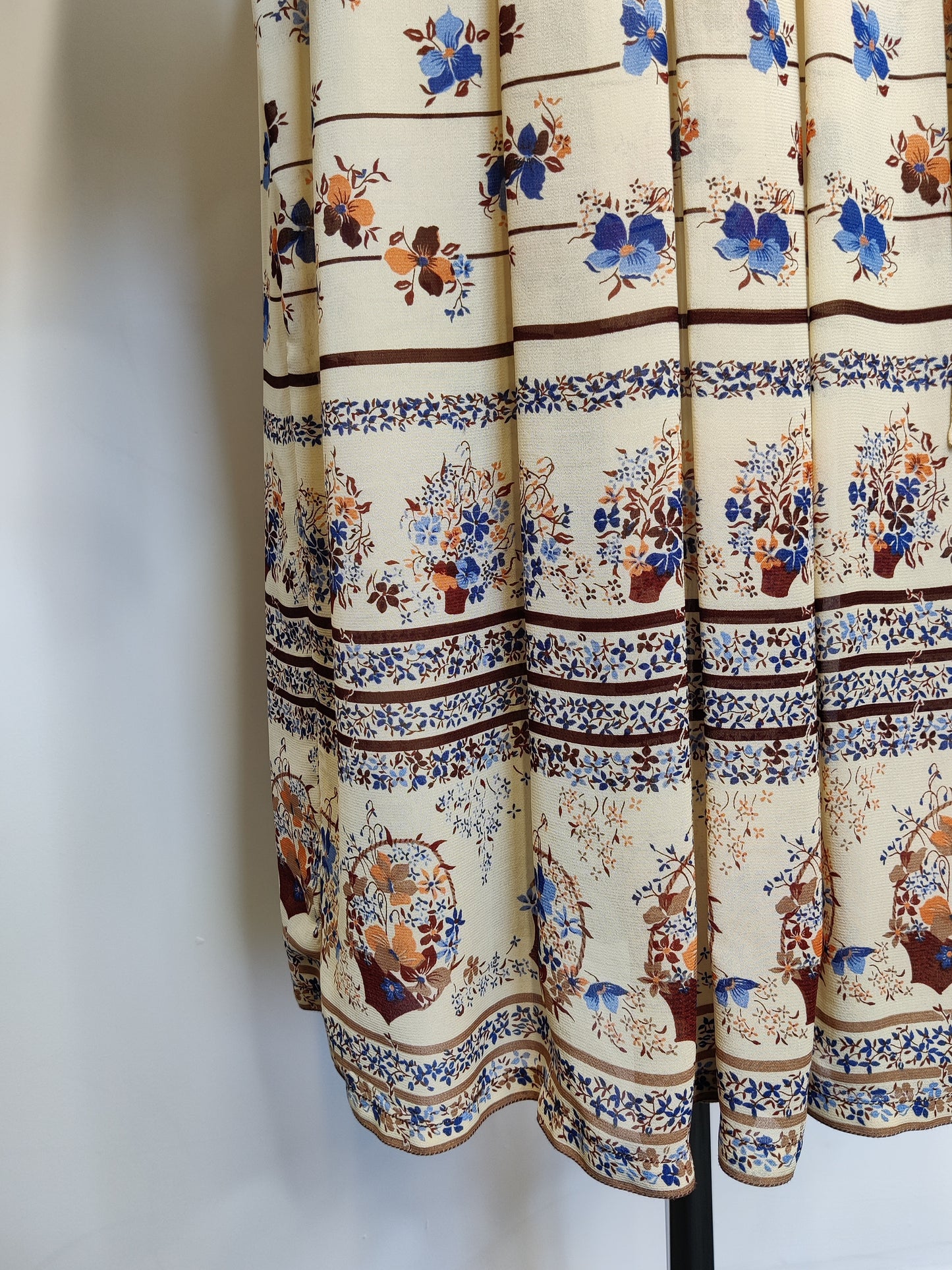 Jean Varon 'A Tisket A Tasket' 1970s Dress