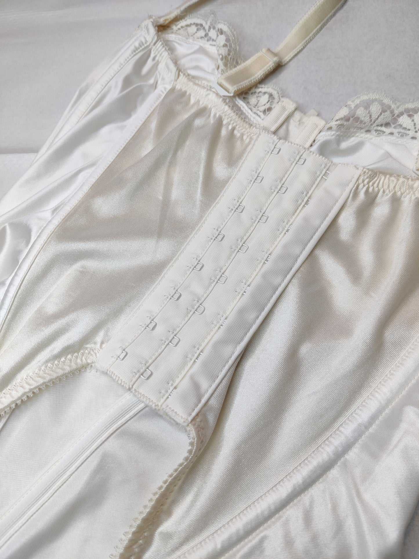 1980s Silhouette White/Off White Corset