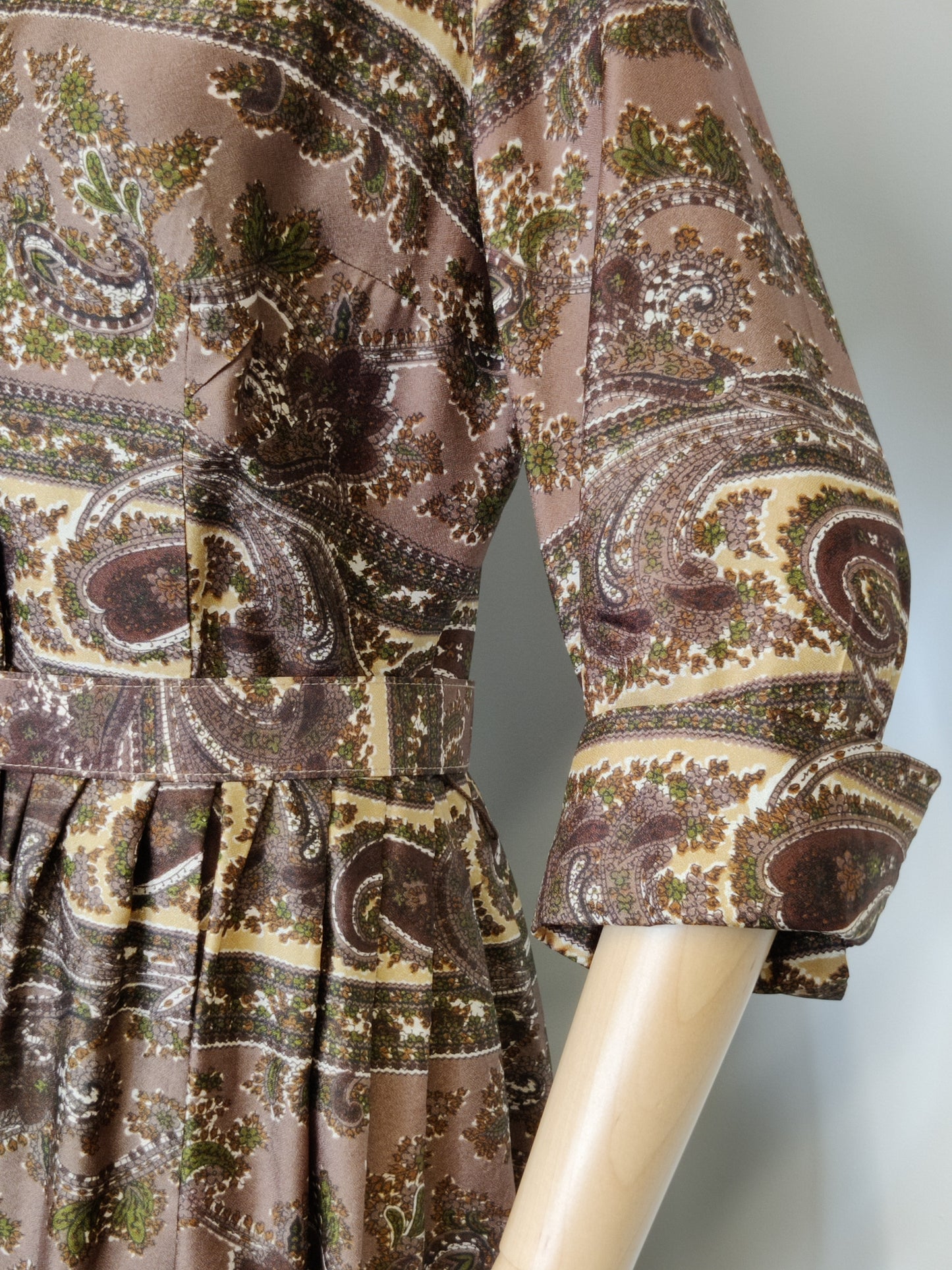 Vintage 1960s Earth-Tone Paisley Acetate Shirtwaister Dress