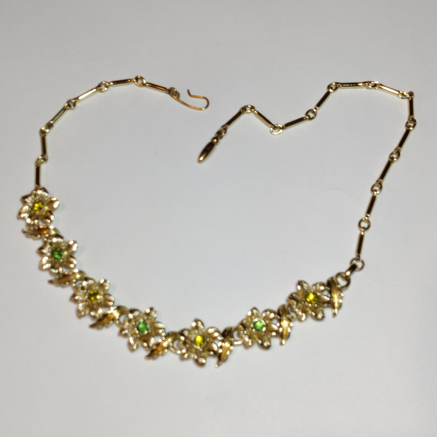 1960s Green Floral Necklace