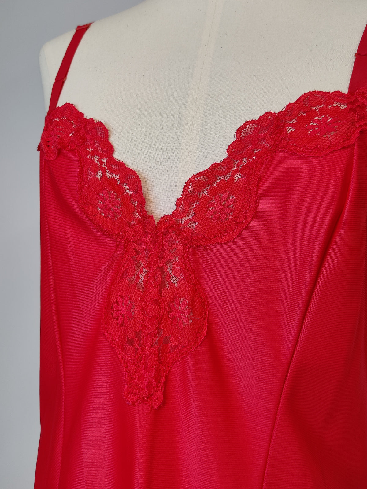 1960s Coral Red Slip