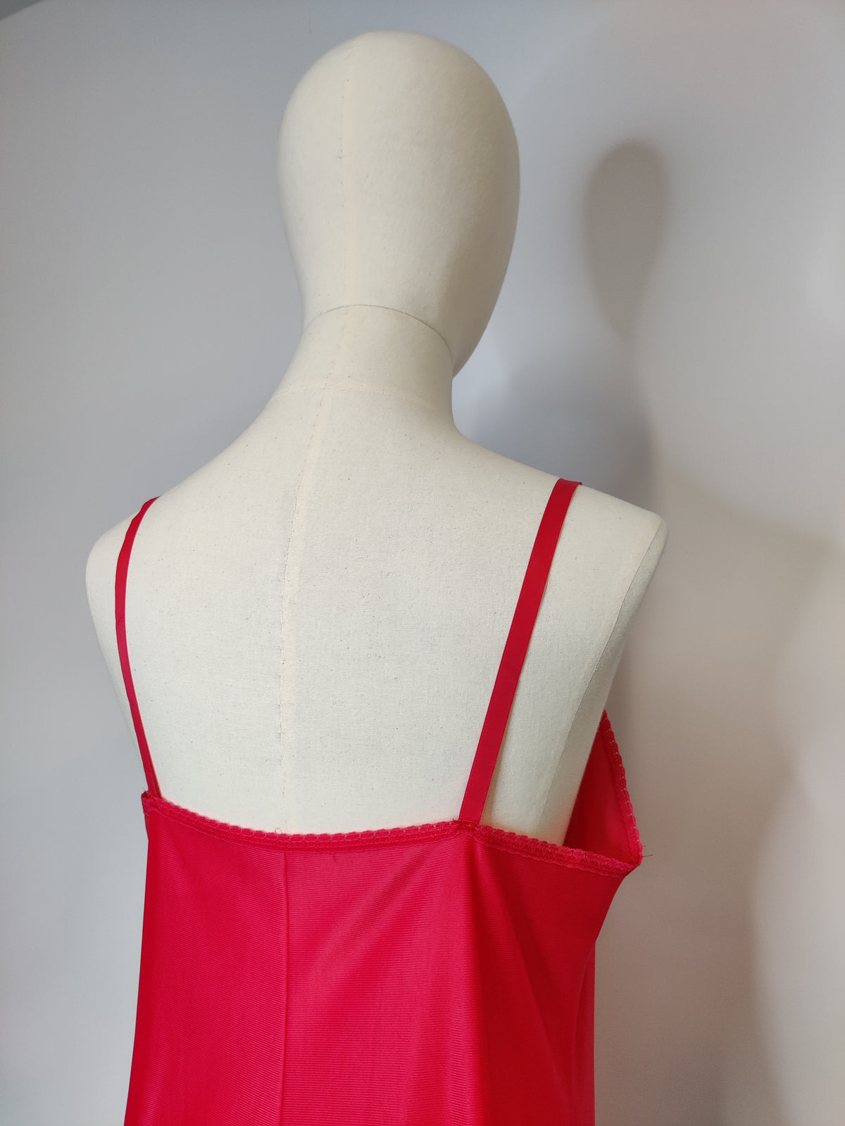 1960s Coral Red Slip