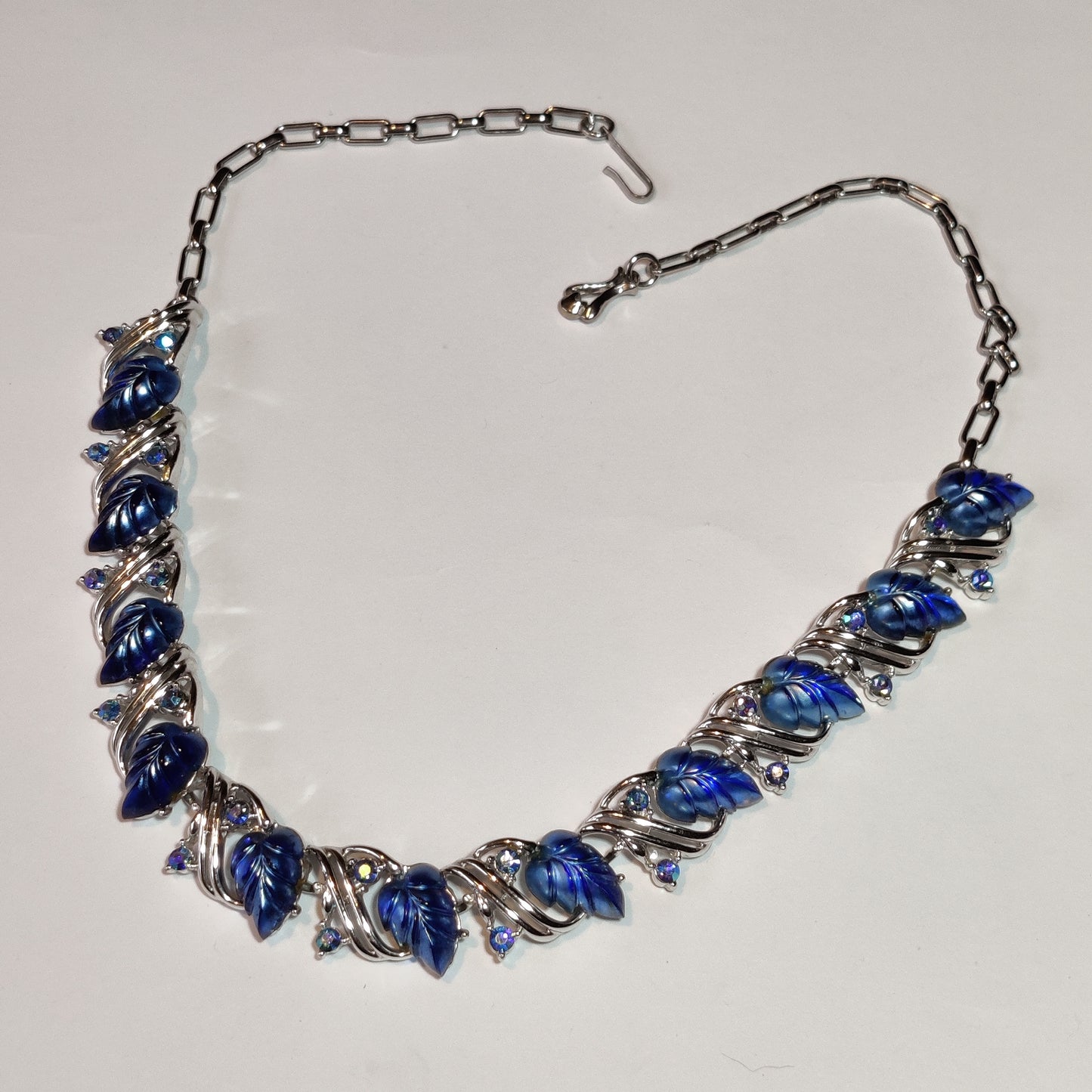 1960s Leaves Necklace