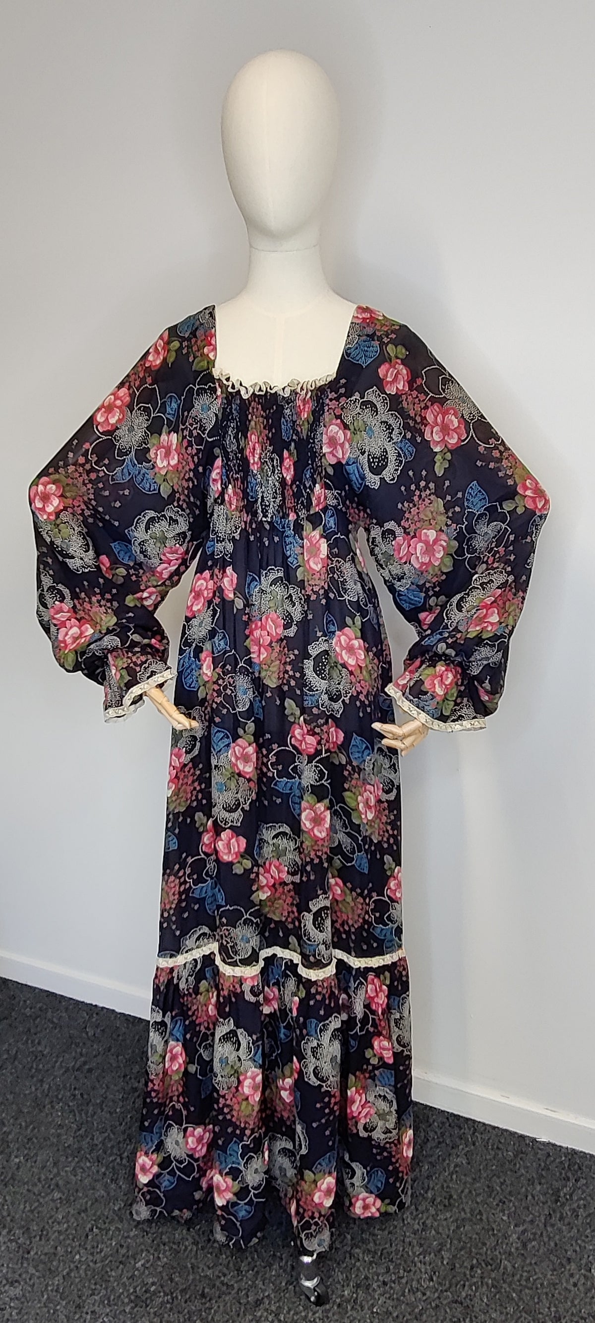 Vintage 1970s Fiona Dresses Floral Prairie Maxi Dress