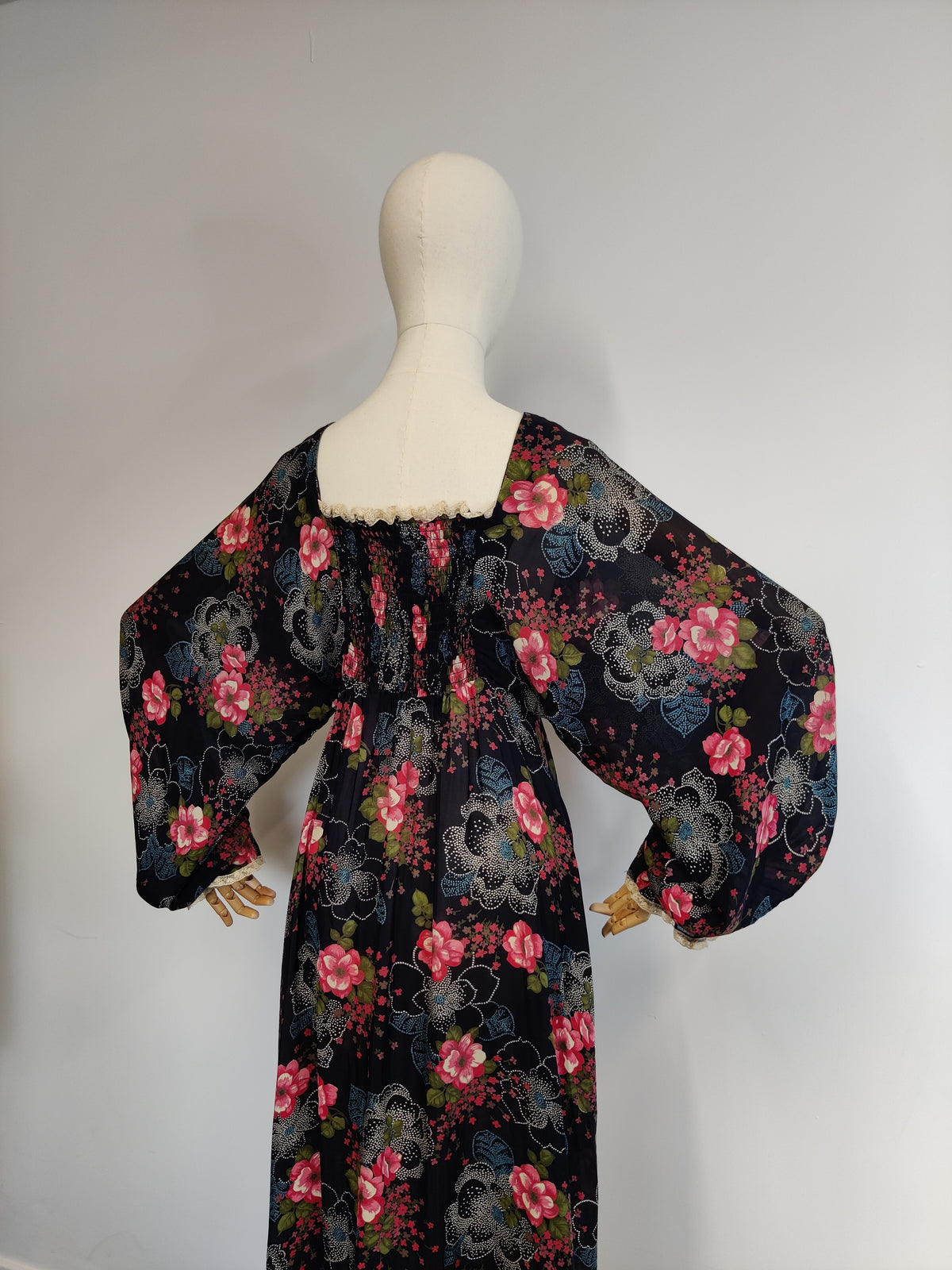 Vintage 1970s Fiona Dresses Floral Prairie Maxi Dress