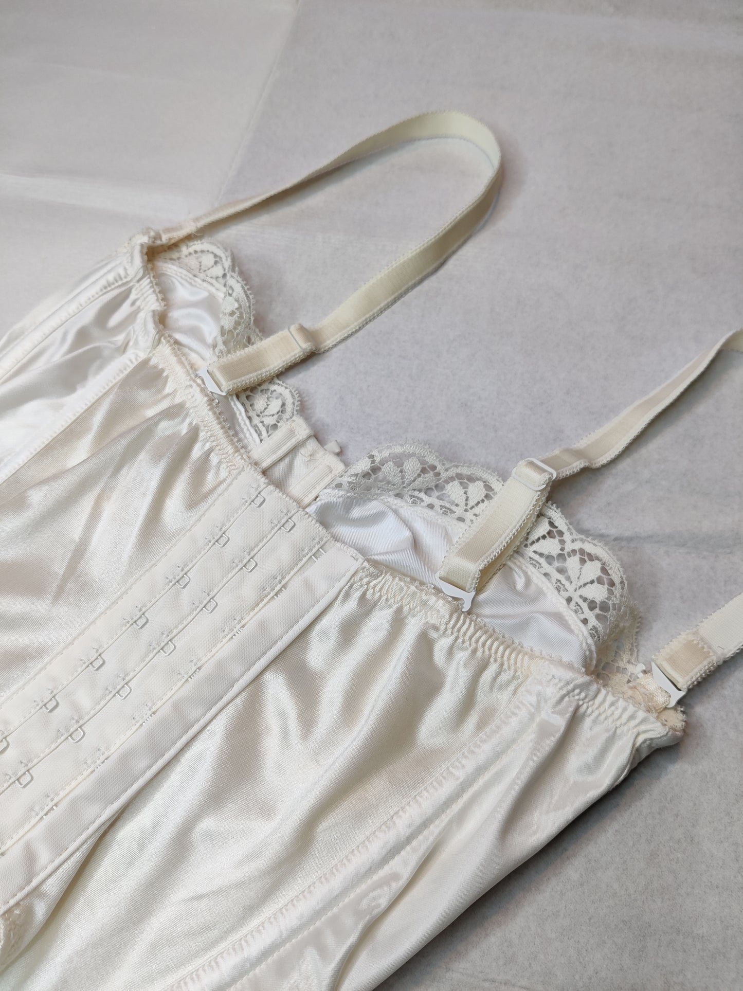 1980s Silhouette White/Off White Corset
