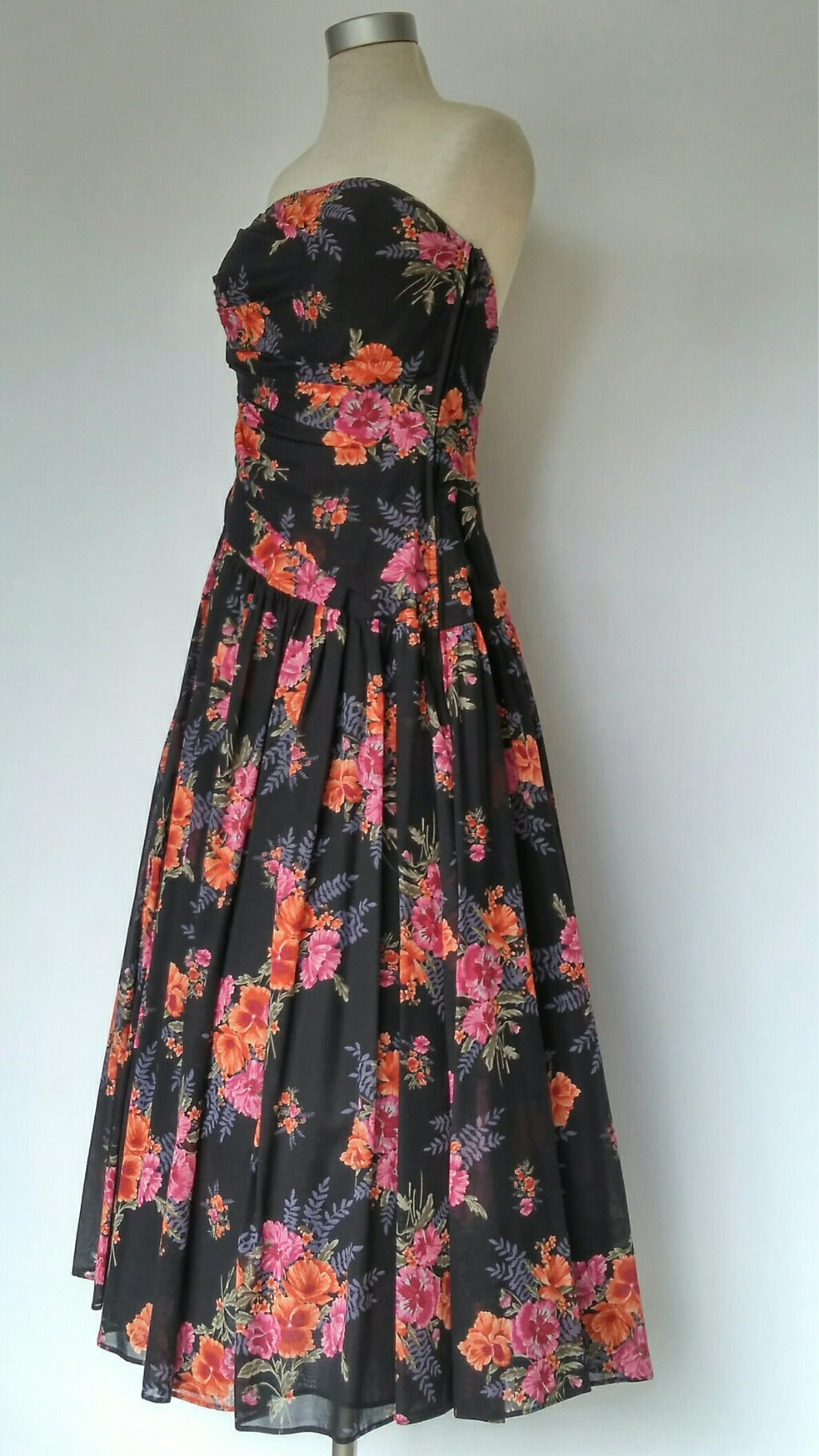 Black floral strapless dress best sale